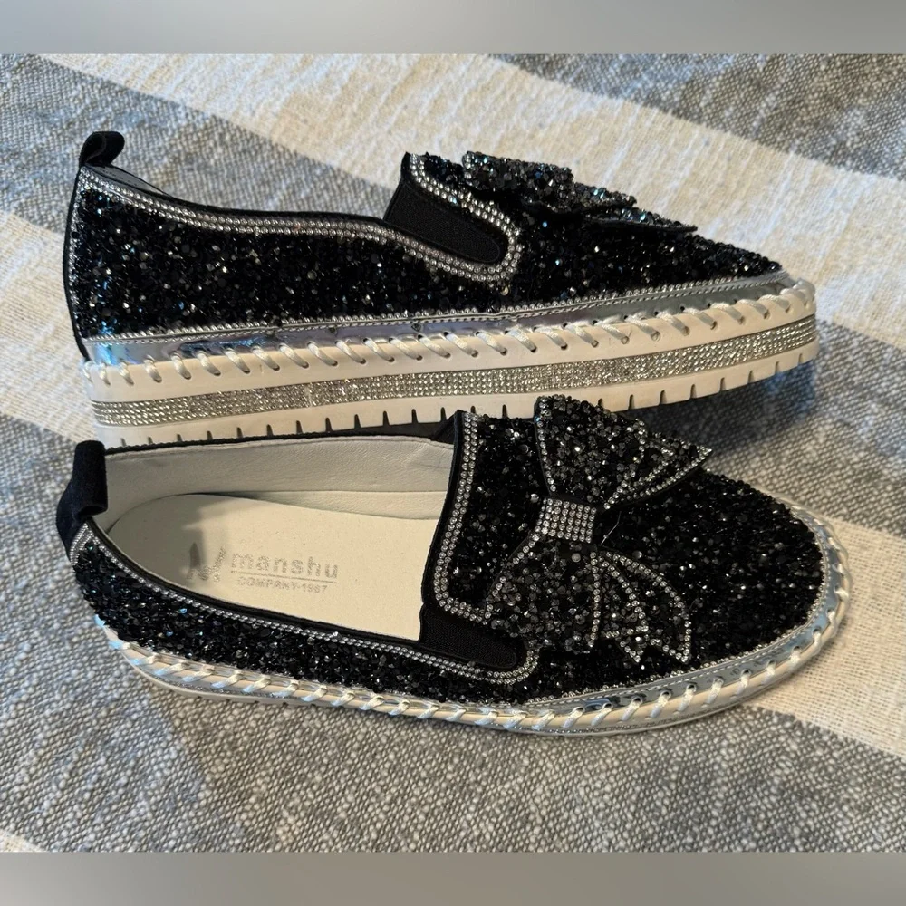 NWOB Manshu Co 1987 Women’s Sz 9/9.5 Black Rhinestone Slip On Shoes Bow